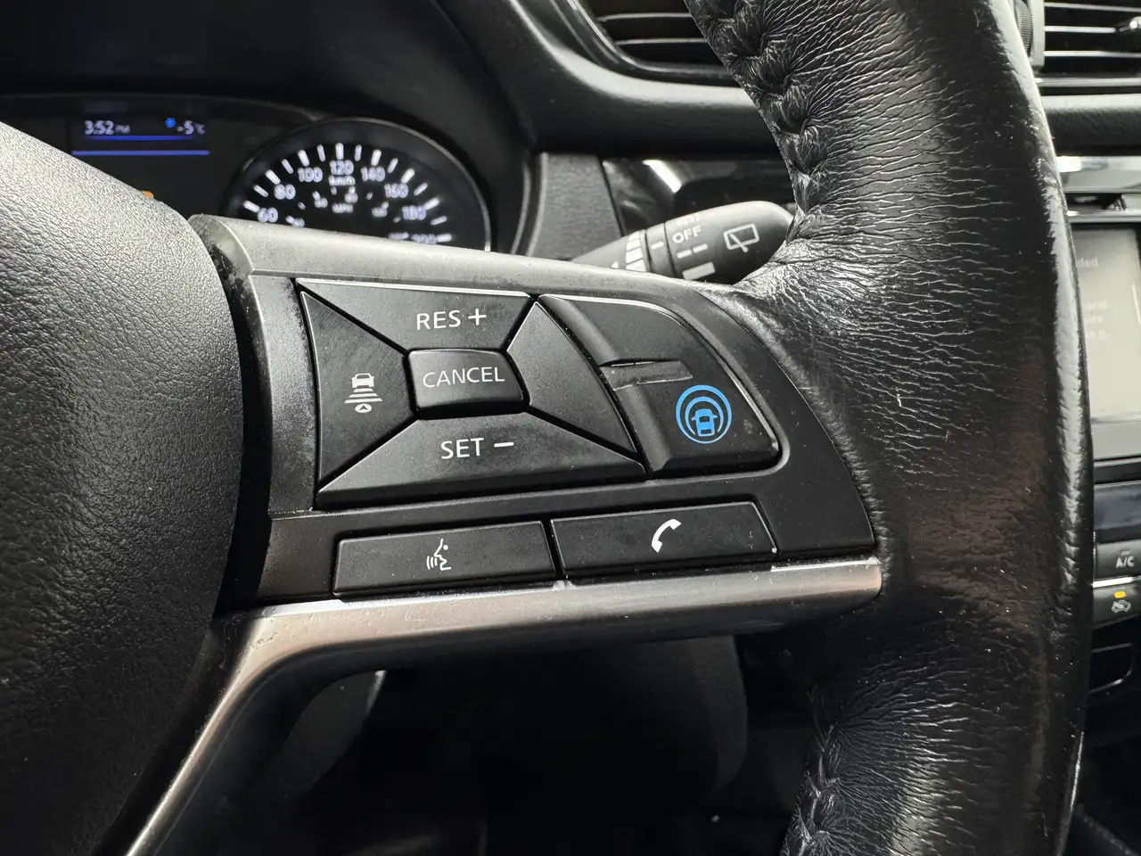 Nissan Qashqai снимка Nissan Qashqai