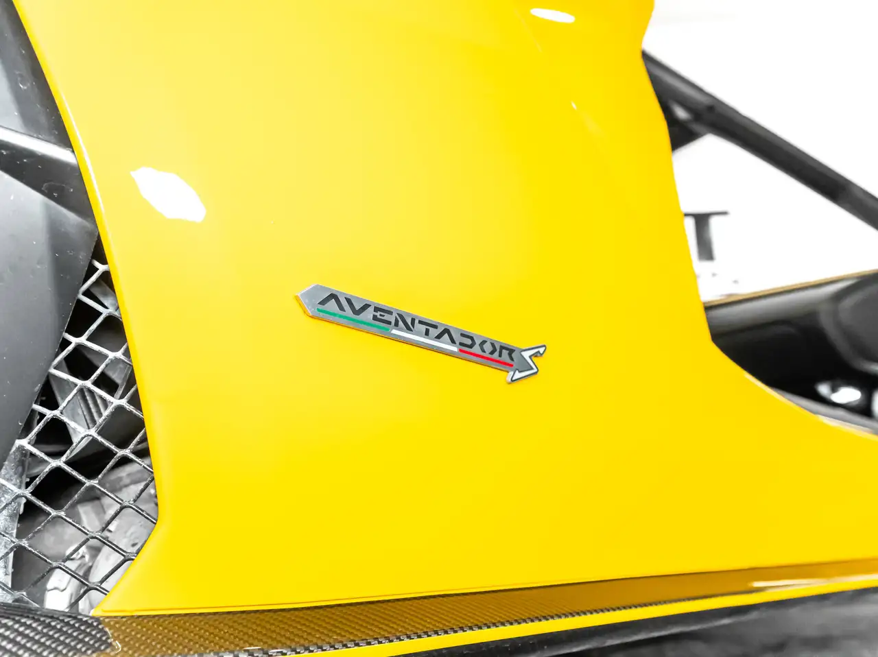 Lamborghini Aventador снимка Lamborghini Aventador