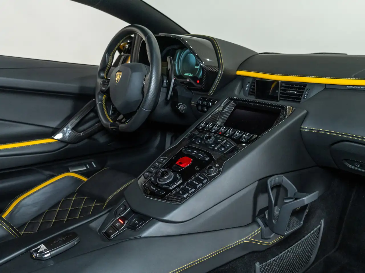 Lamborghini Aventador снимка Lamborghini Aventador