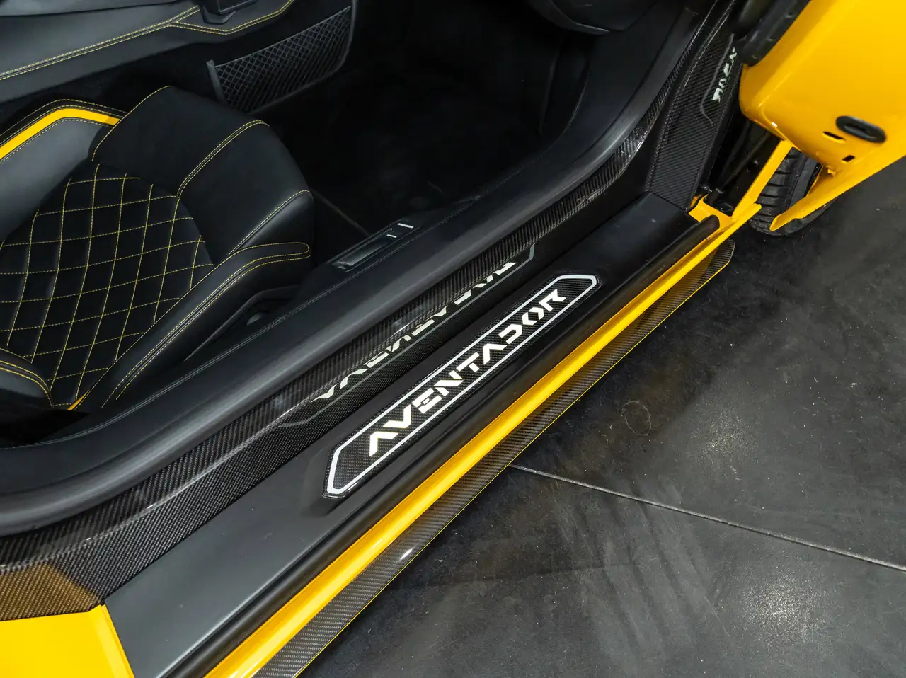Lamborghini Aventador снимка Lamborghini Aventador
