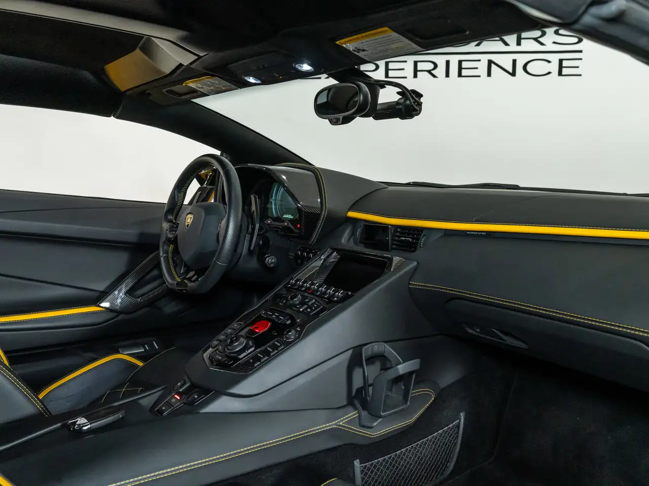Lamborghini Aventador снимка Lamborghini Aventador