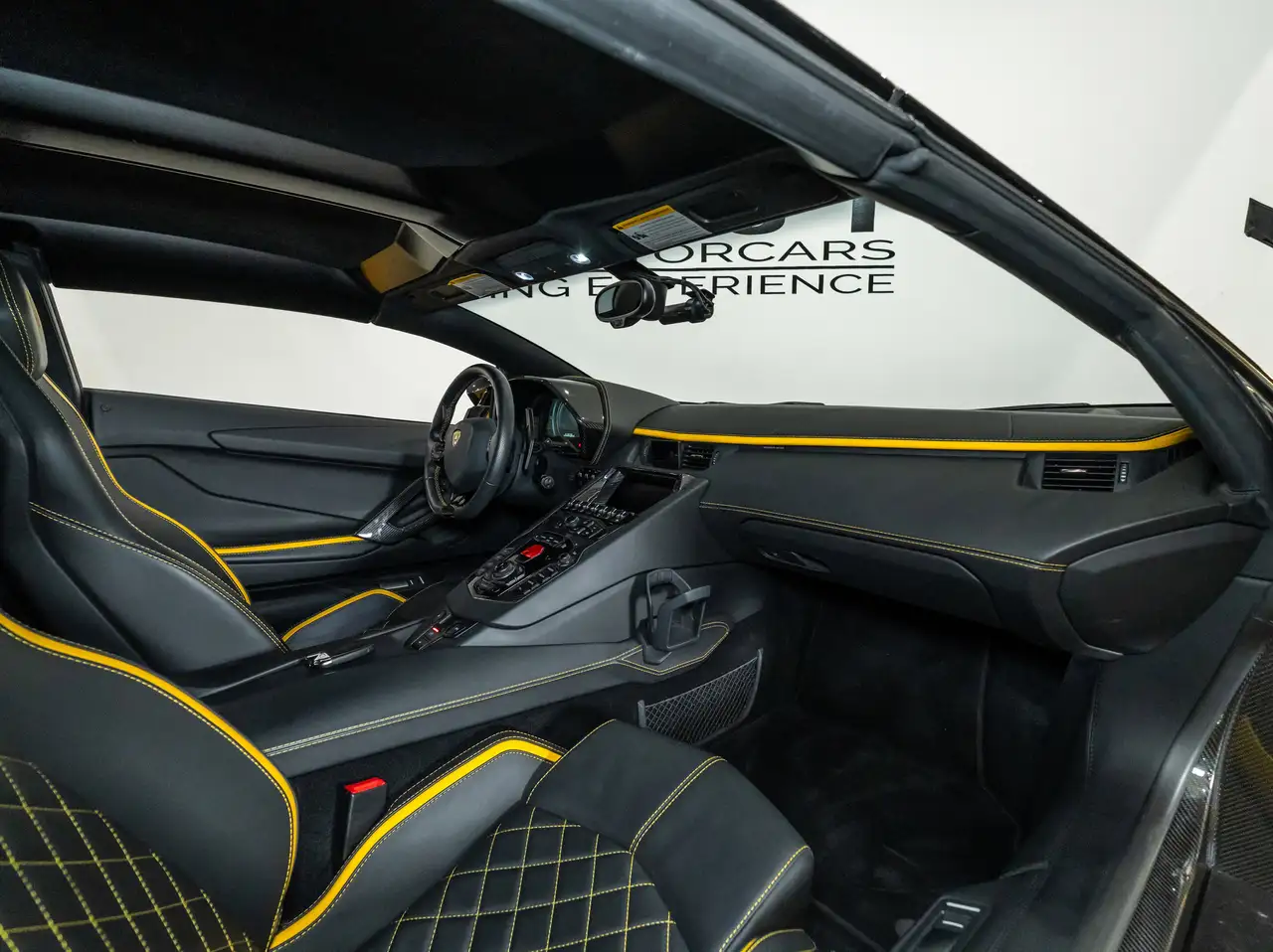 Lamborghini Aventador снимка Lamborghini Aventador