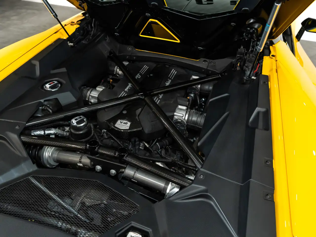 Lamborghini Aventador снимка Lamborghini Aventador