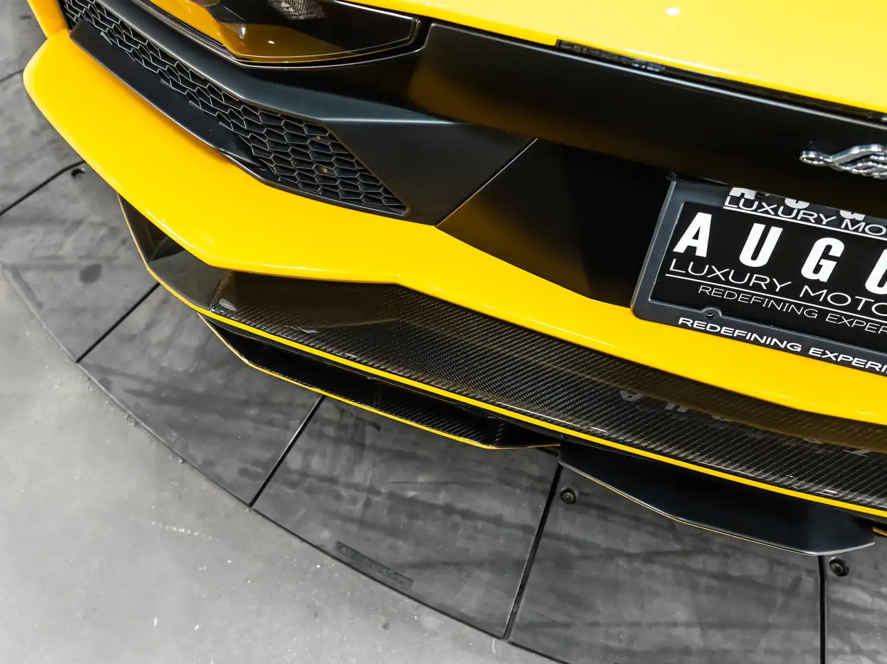 Lamborghini Aventador снимка Lamborghini Aventador