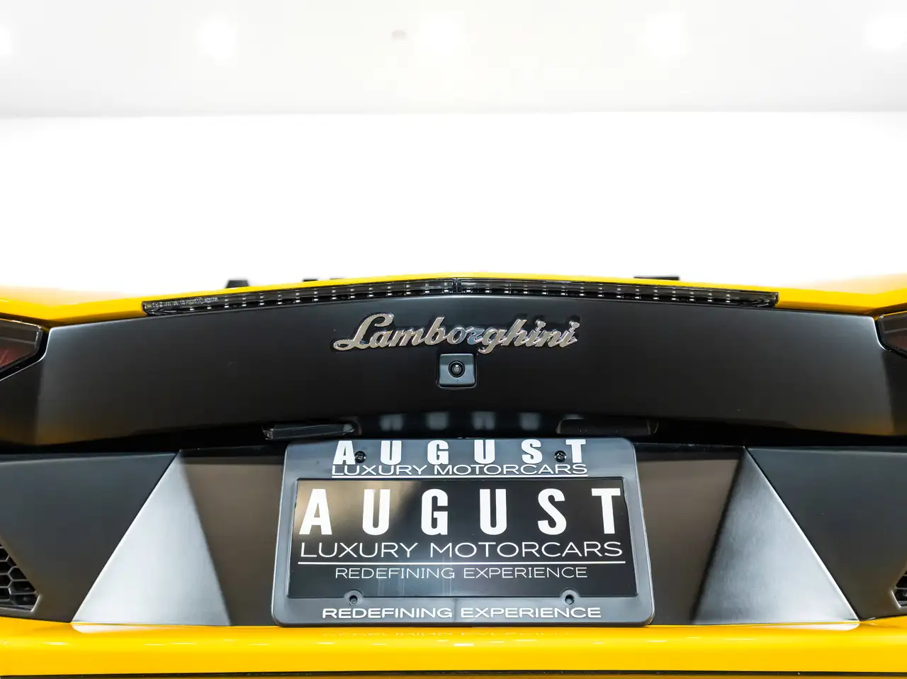 Lamborghini Aventador снимка Lamborghini Aventador