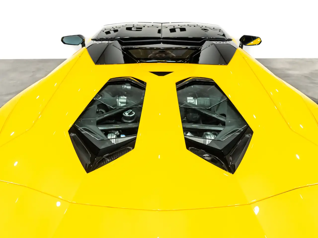 Lamborghini Aventador снимка Lamborghini Aventador
