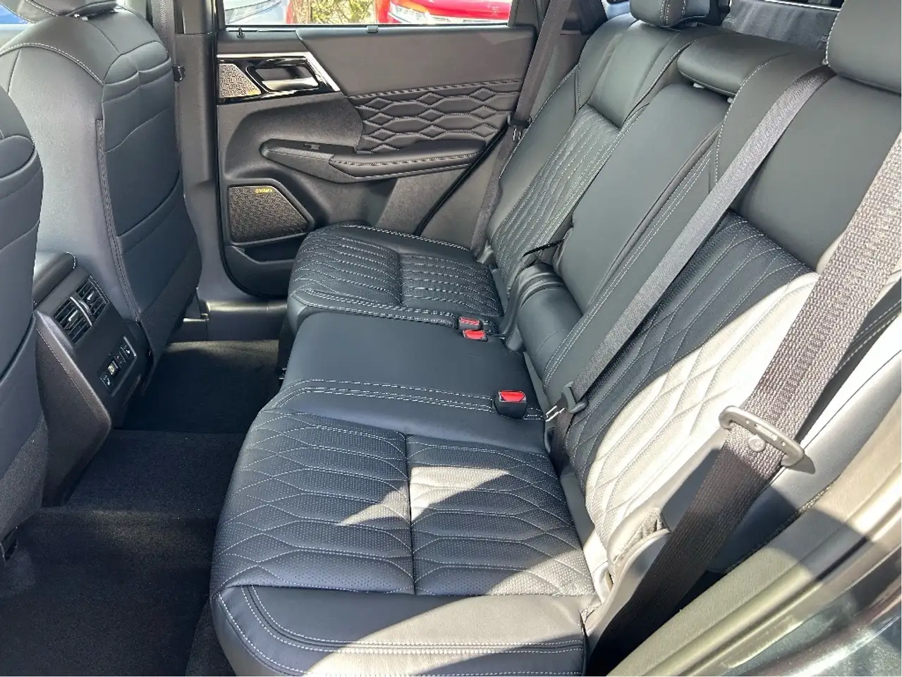 Mitsubishi Outlander снимка Mitsubishi Outlander