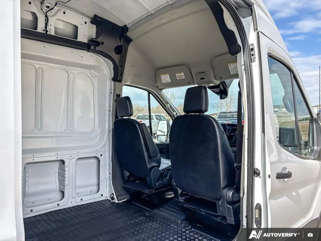 Ford Transit Cargo Van снимка Ford Transit Cargo Van