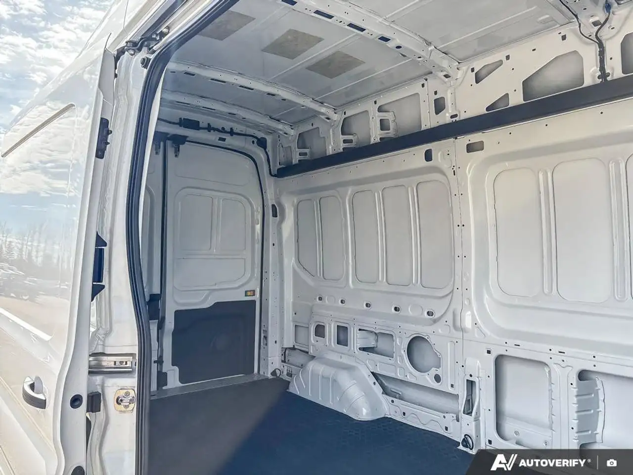 Ford Transit Cargo Van снимка Ford Transit Cargo Van