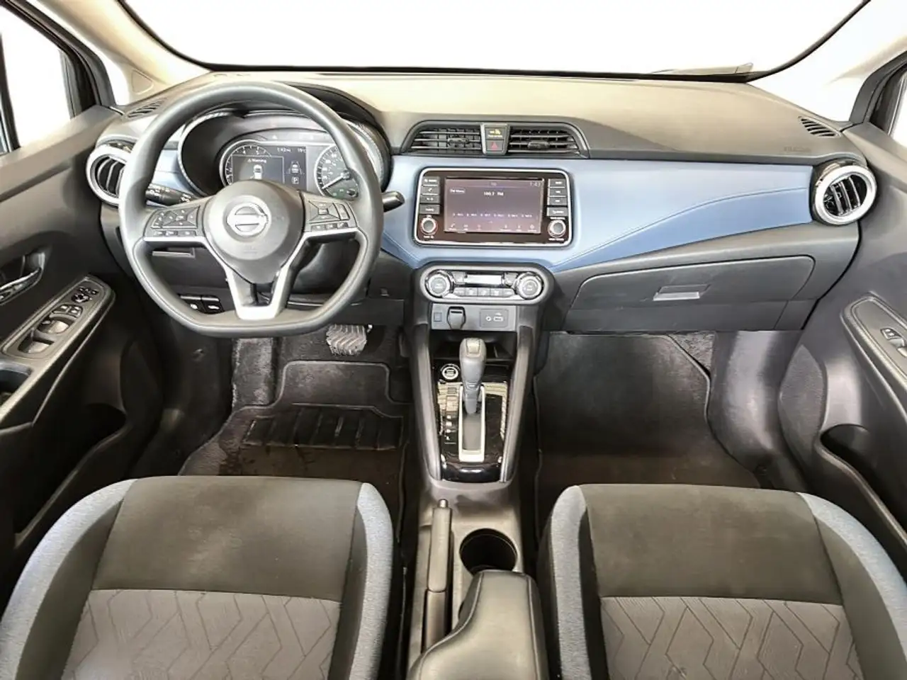 Nissan Versa photo Nissan Versa
