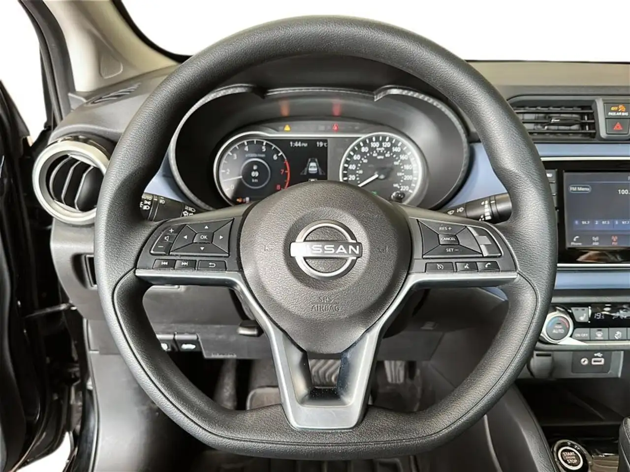 Nissan Versa photo Nissan Versa