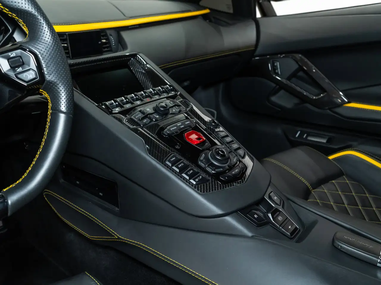 Lamborghini Aventador снимка Lamborghini Aventador