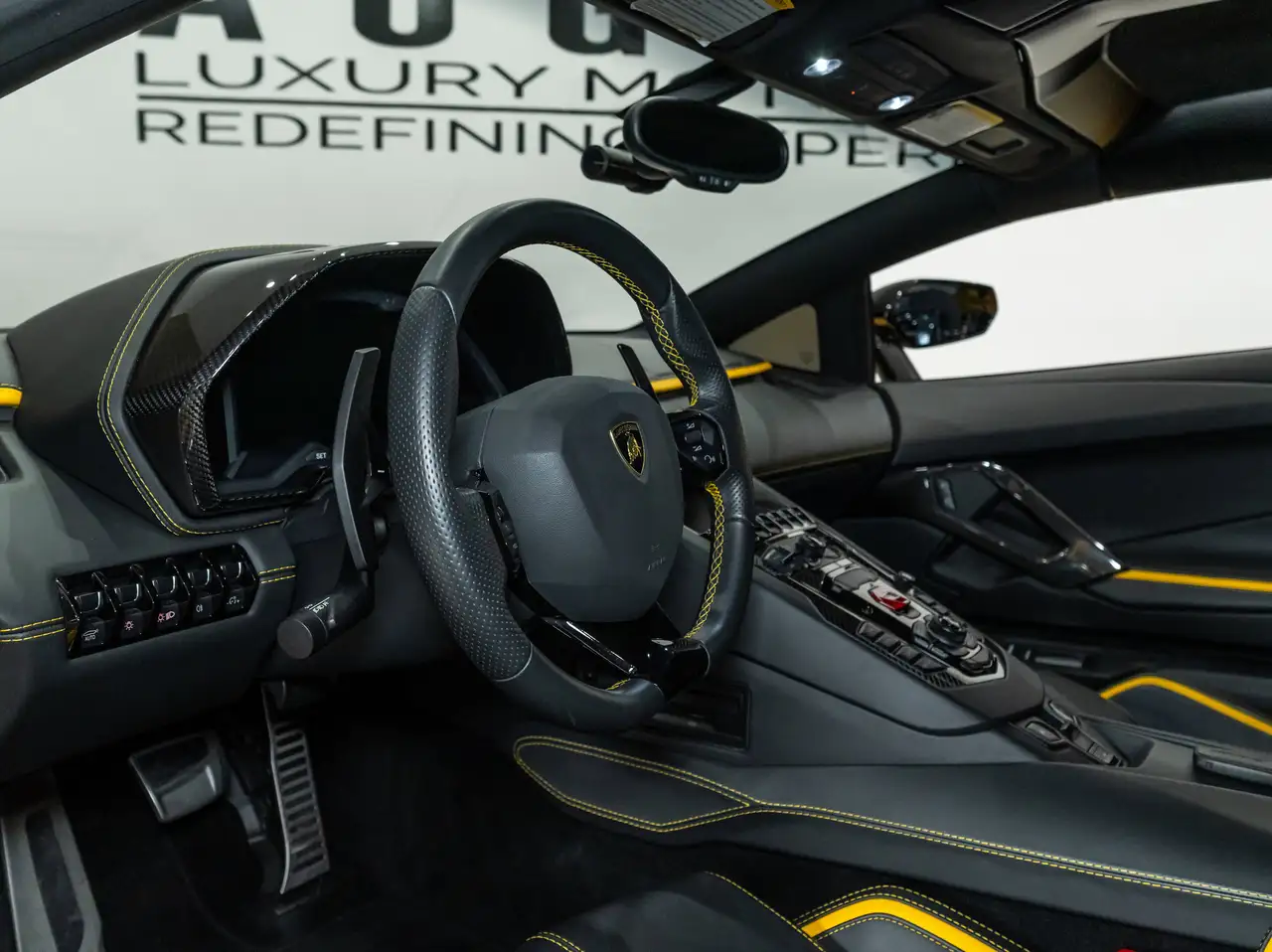 Lamborghini Aventador снимка Lamborghini Aventador