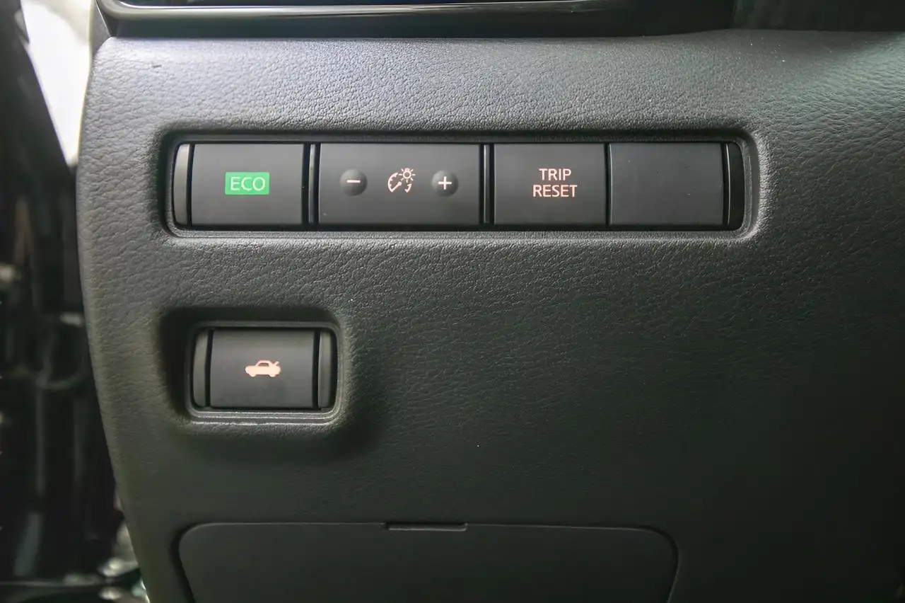 Nissan Sentra fotografie Nissan Sentra