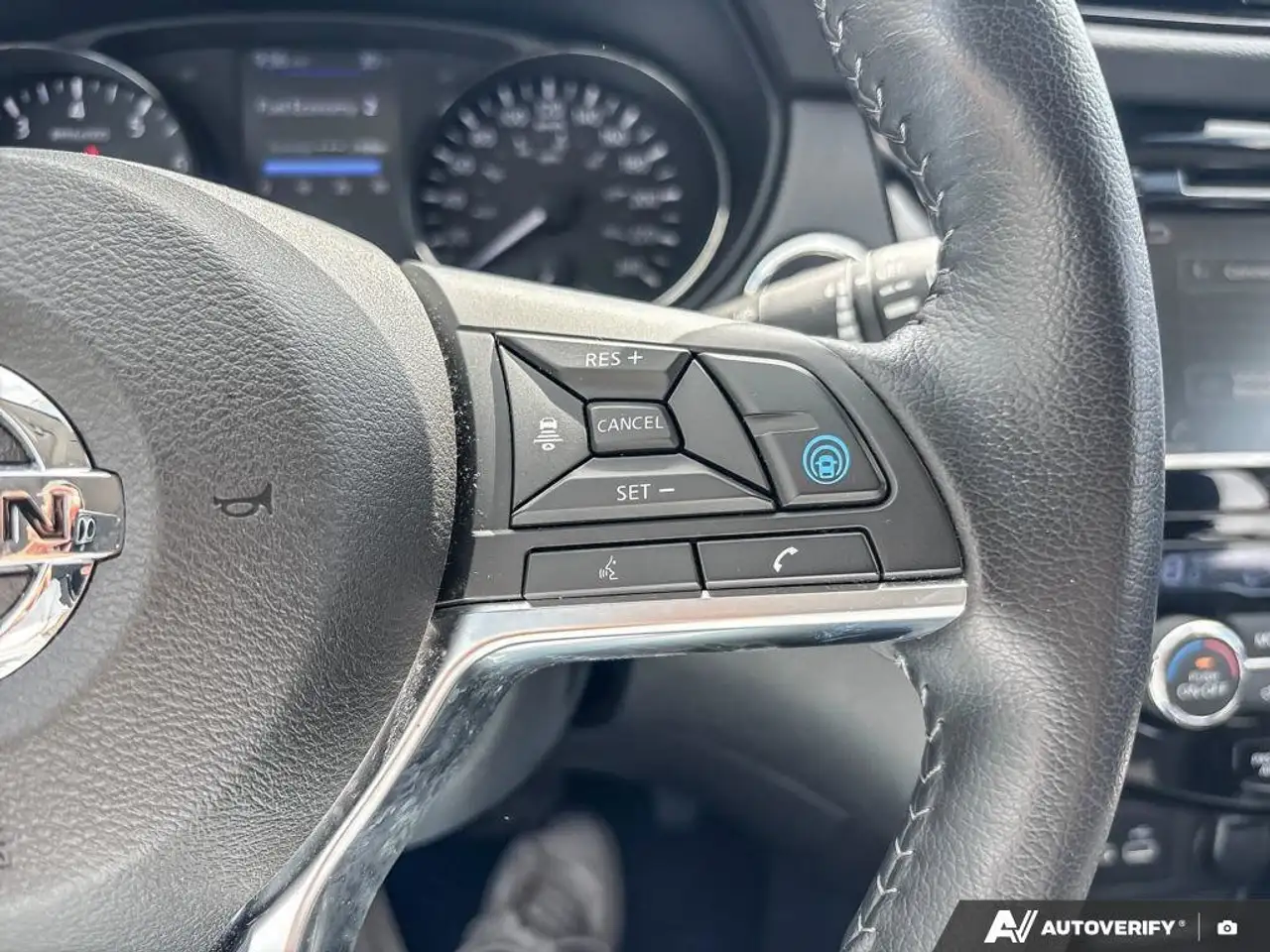 Nissan Qashqai снимка Nissan Qashqai