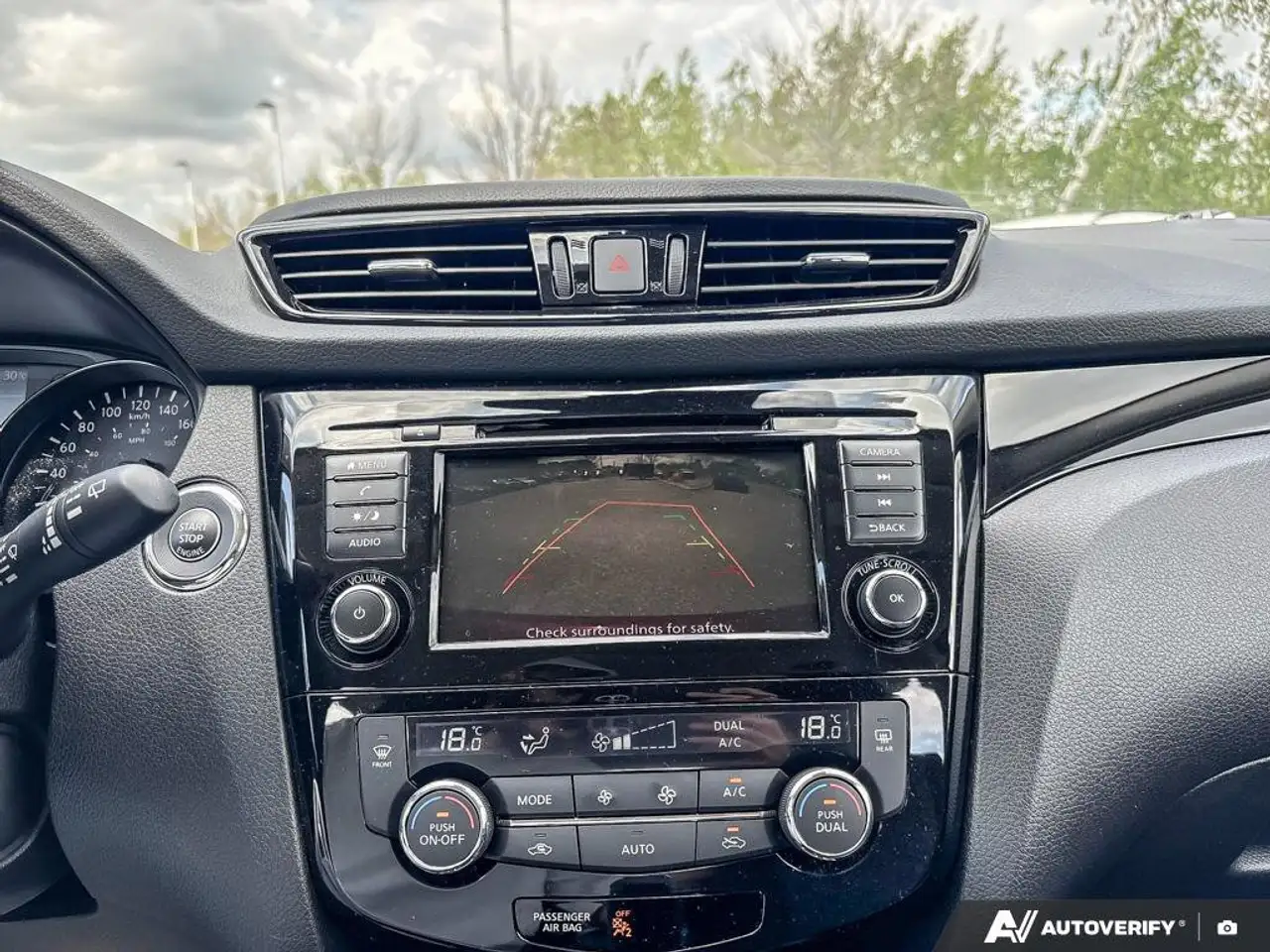 Nissan Qashqai снимка Nissan Qashqai