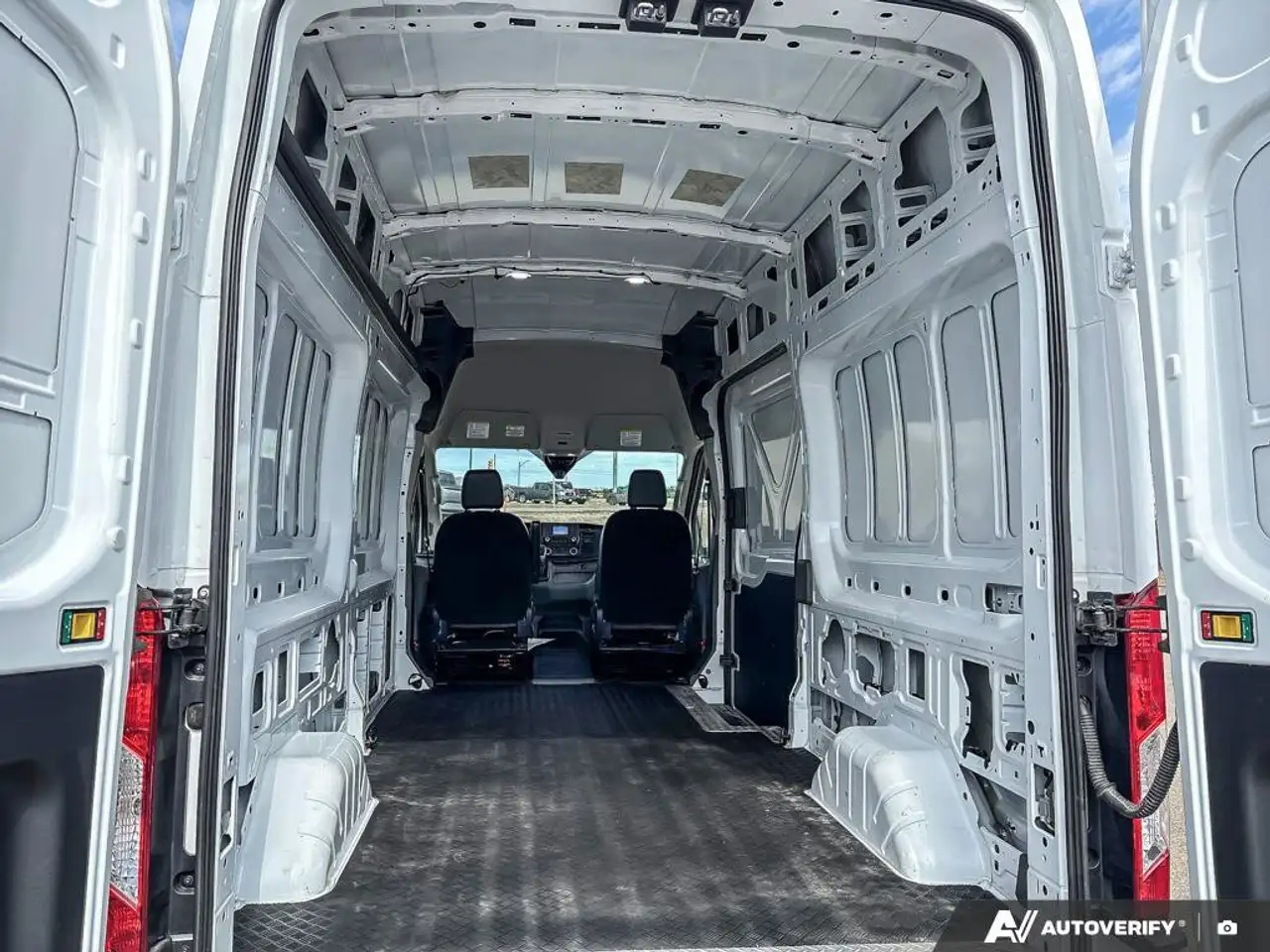 Ford Transit Cargo Van снимка Ford Transit Cargo Van