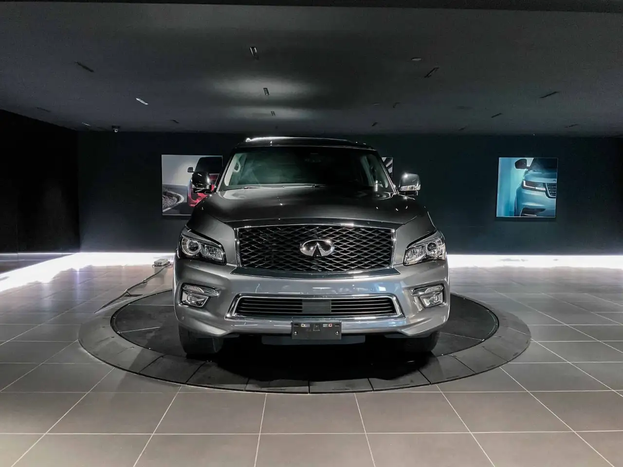 Infiniti QX80 снимка Infiniti QX80