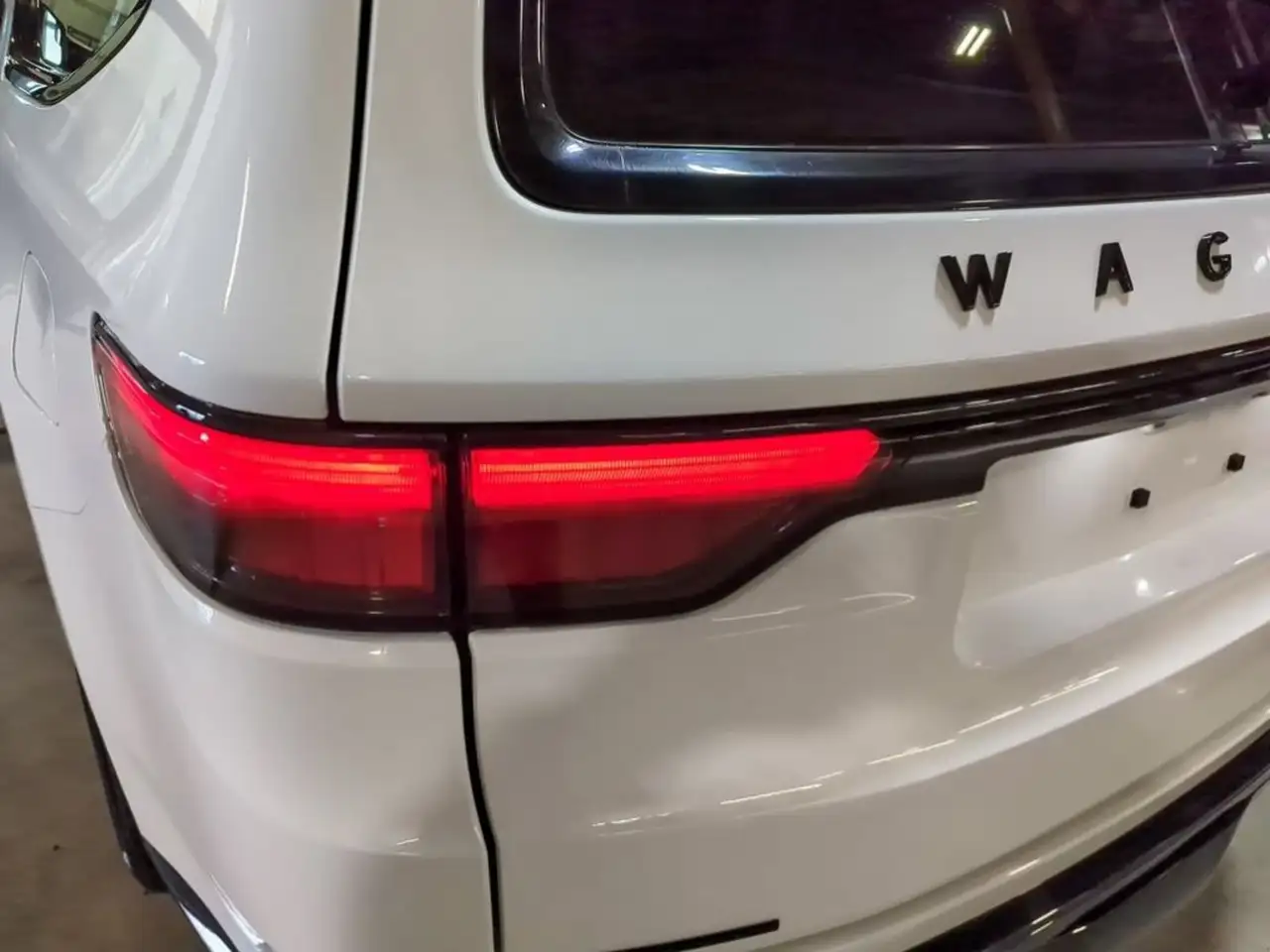 Jeep Wagoneer снимка Jeep Wagoneer