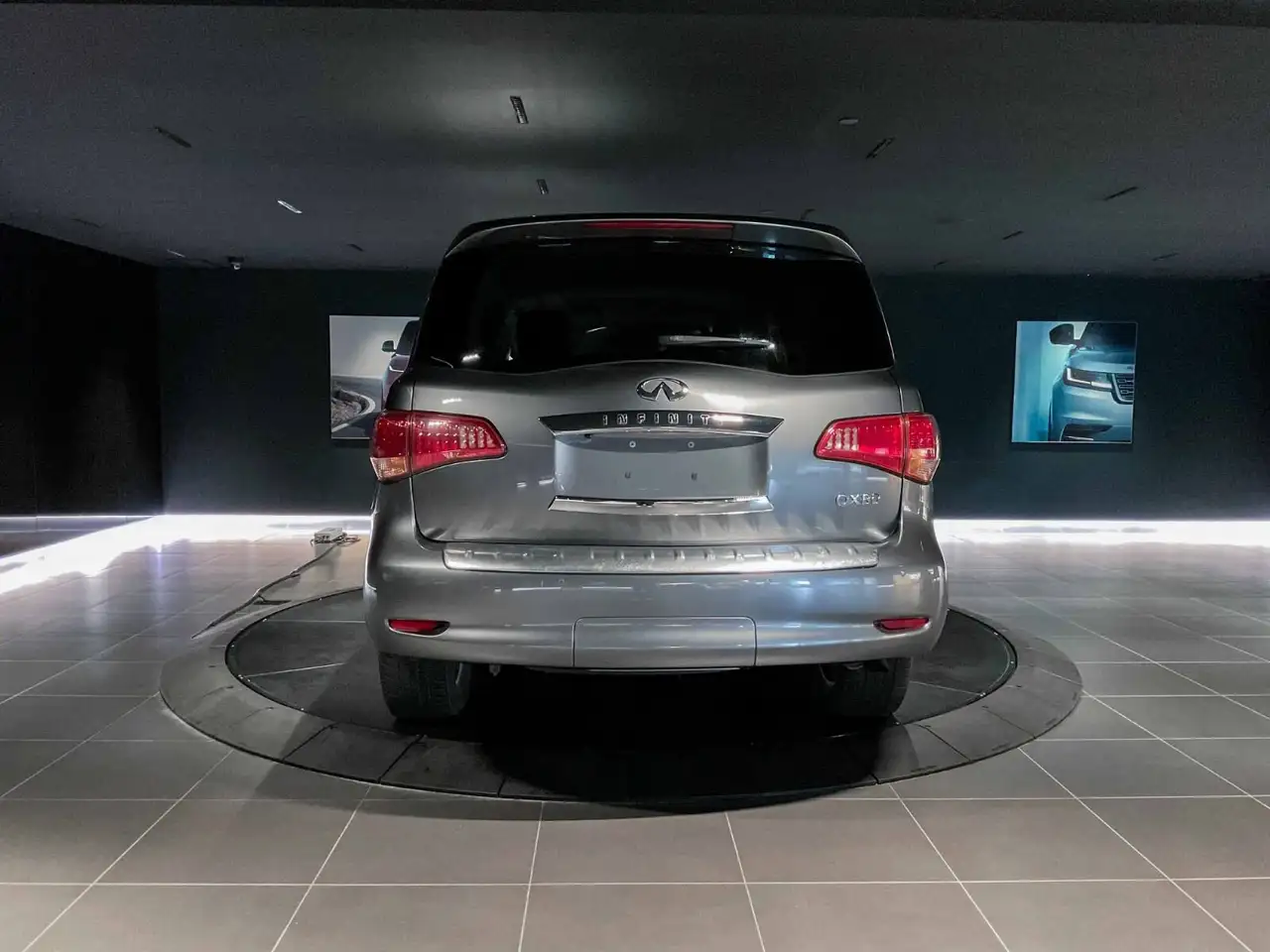 Infiniti QX80 снимка Infiniti QX80