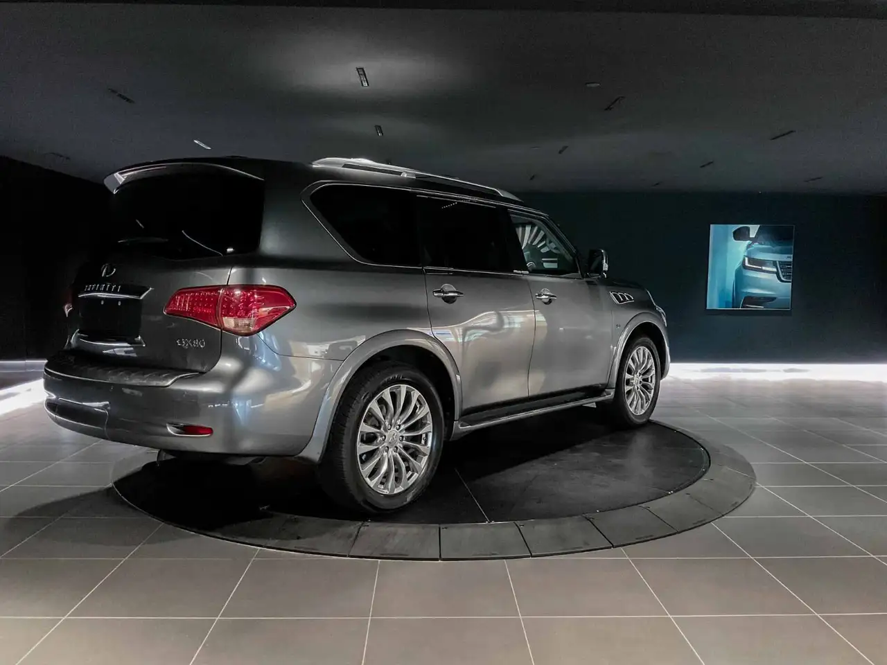 Infiniti QX80 снимка Infiniti QX80