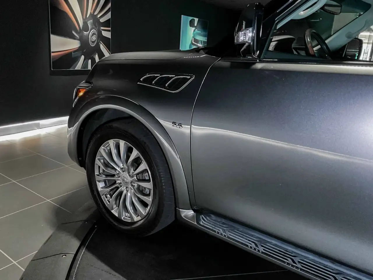 Infiniti QX80 снимка Infiniti QX80