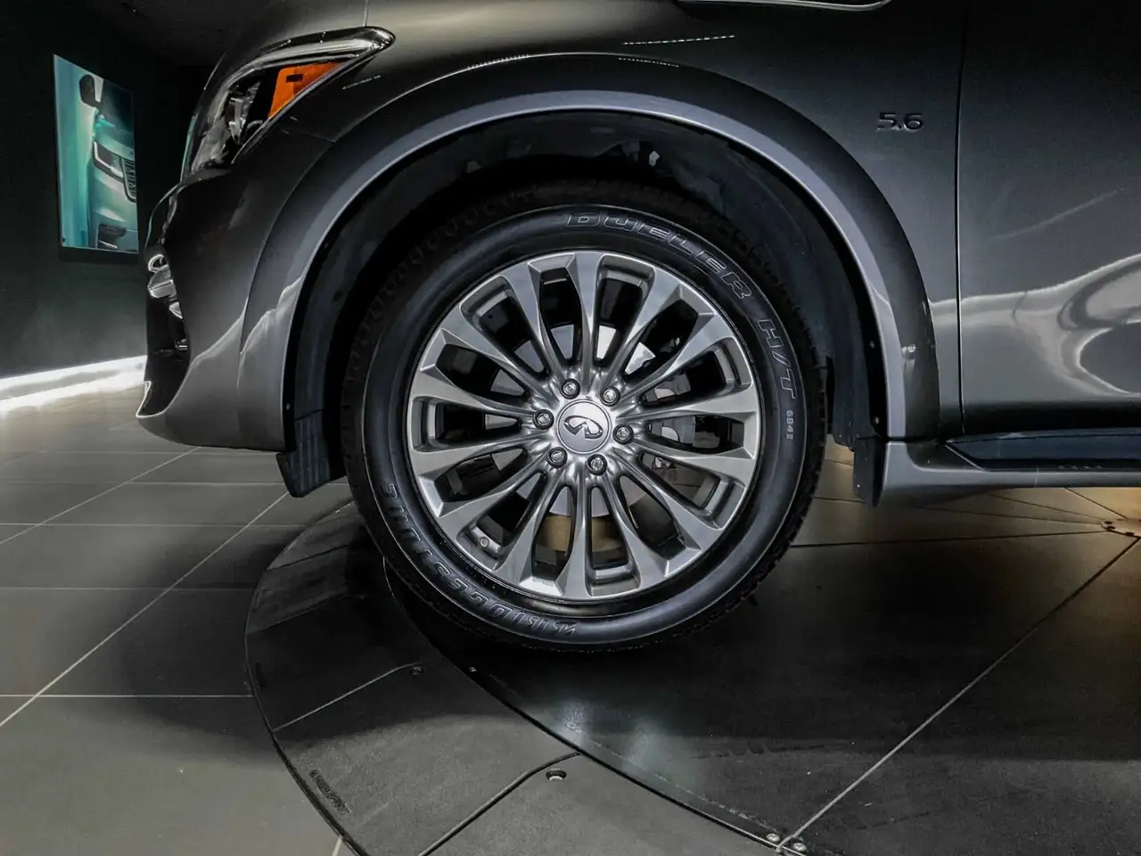 Infiniti QX80 снимка Infiniti QX80