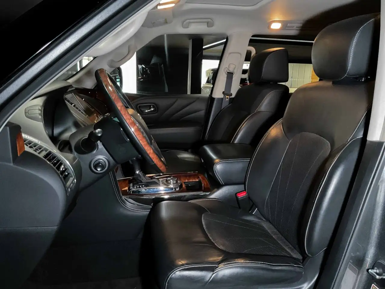 Infiniti QX80 снимка Infiniti QX80