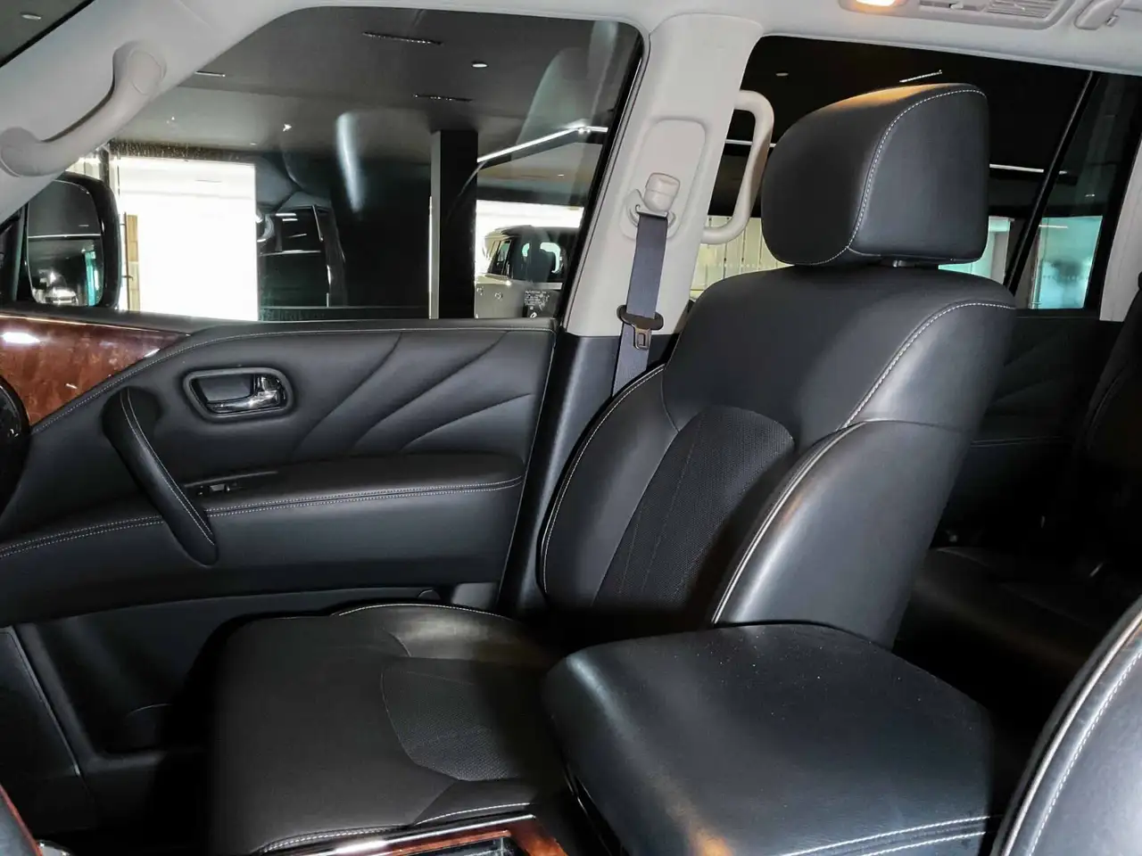 Infiniti QX80 снимка Infiniti QX80