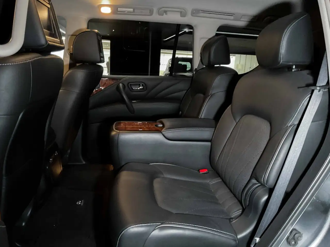 Infiniti QX80 снимка Infiniti QX80