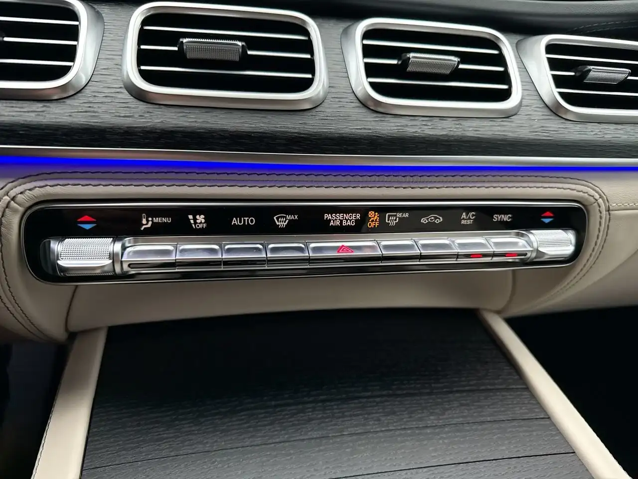 Mercedes-Benz GLE снимка Mercedes-Benz GLE