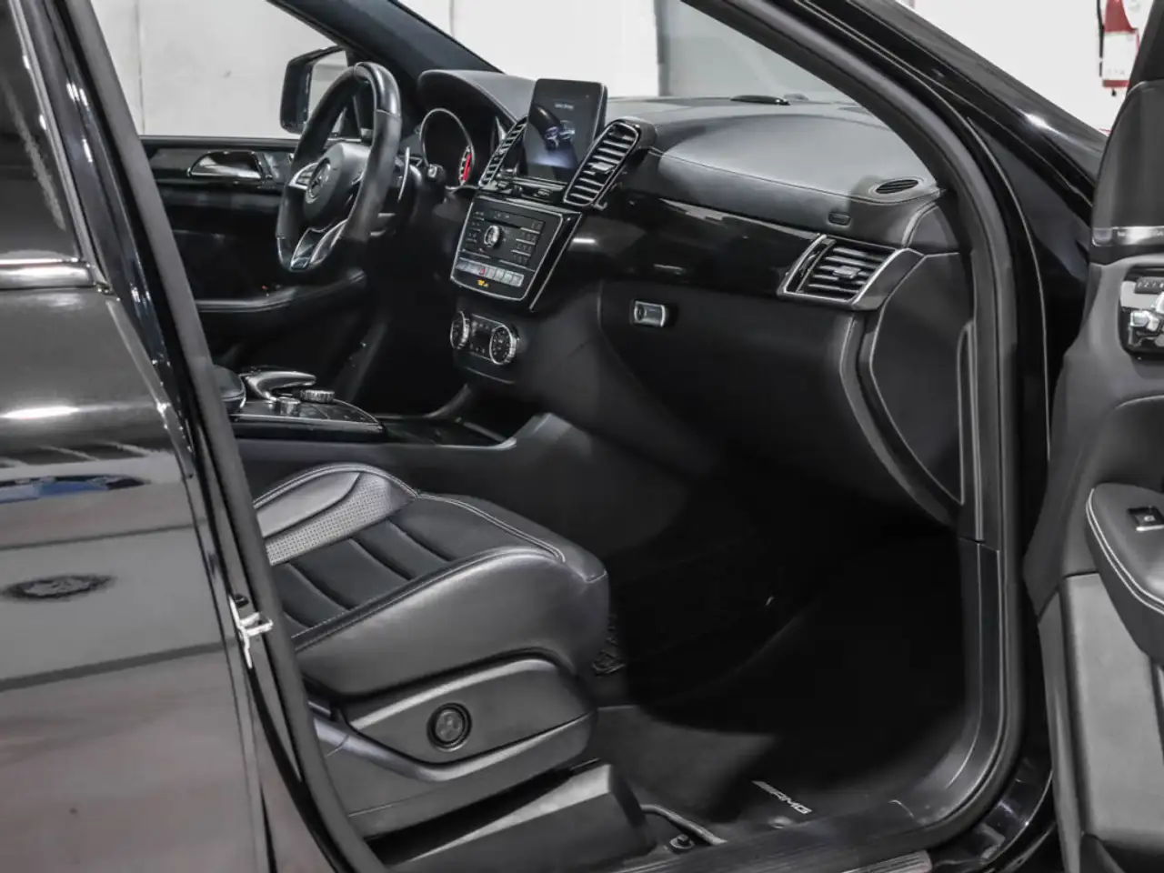 Mercedes-Benz GLE снимка Mercedes-Benz GLE
