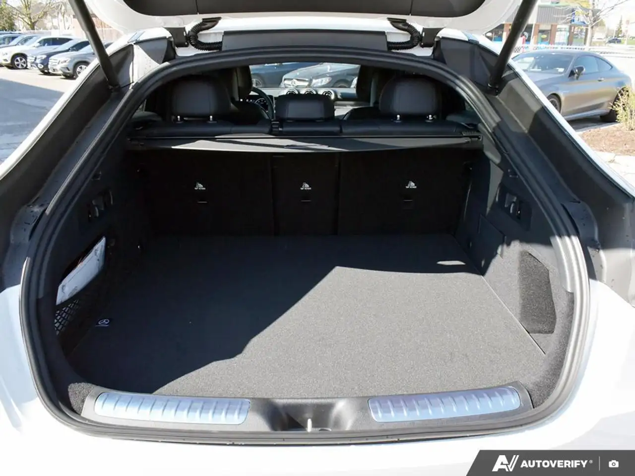 Mercedes-Benz GLC снимка Mercedes-Benz GLC