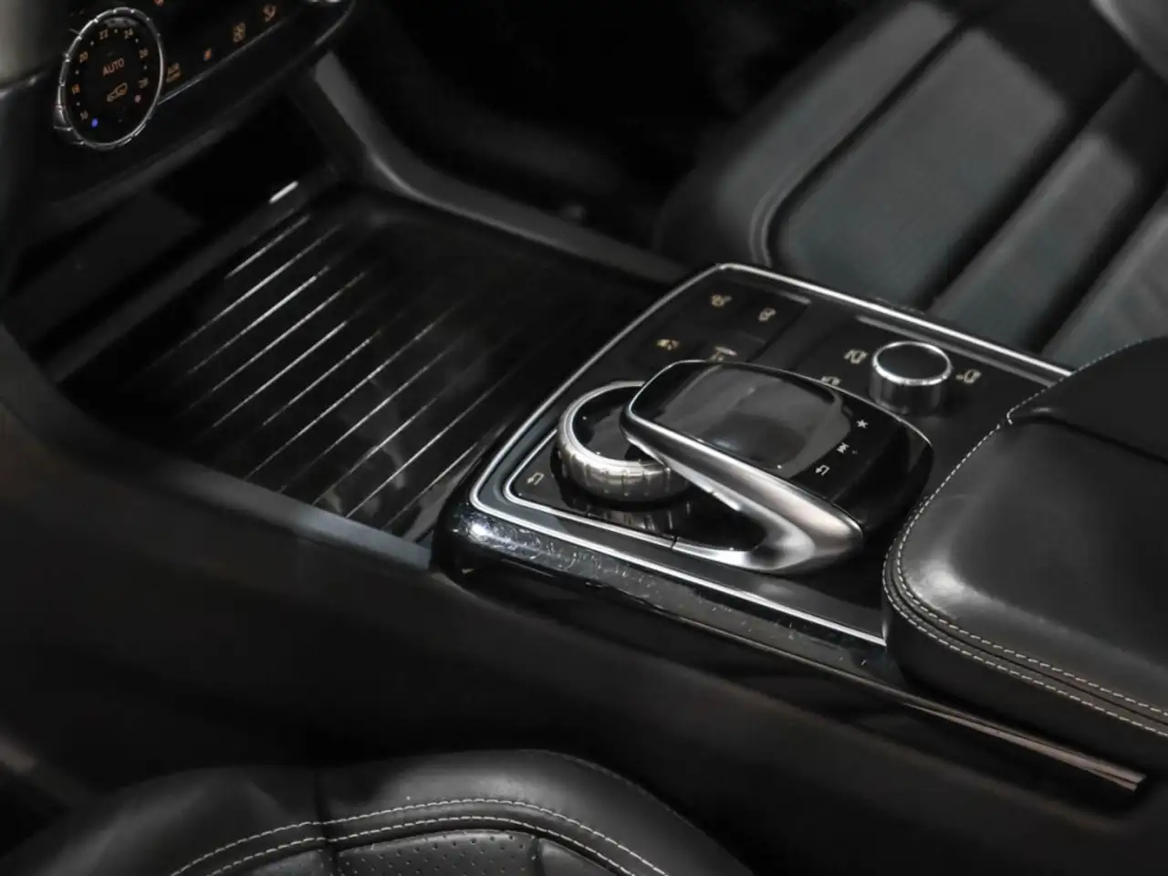 Mercedes-Benz GLE снимка Mercedes-Benz GLE