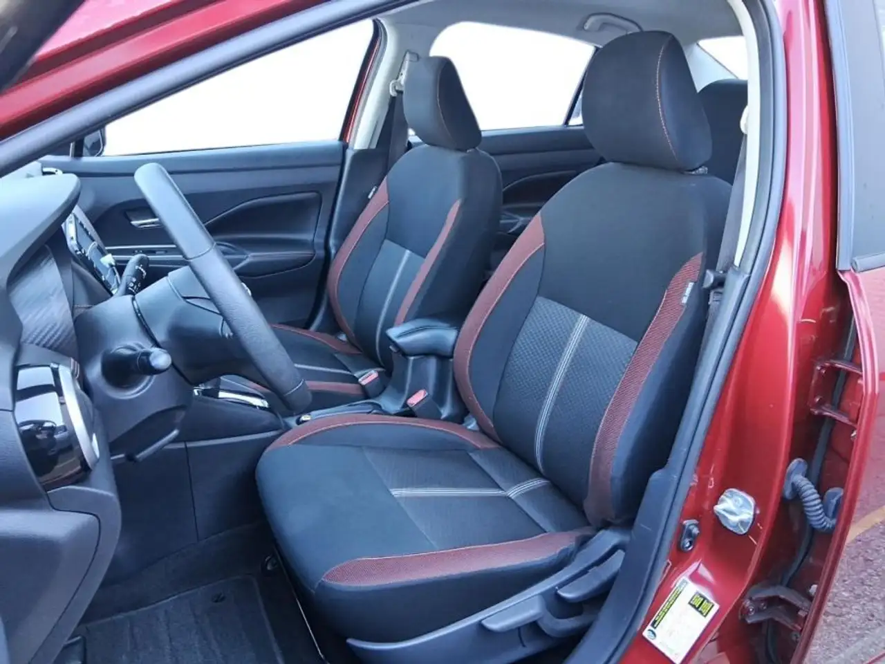 Nissan Versa снимка Nissan Versa