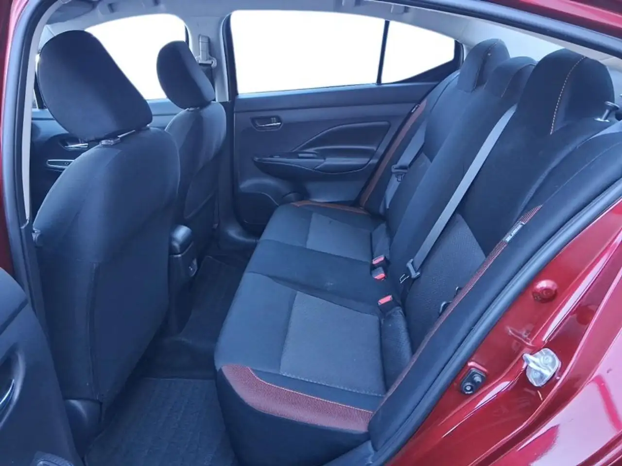 Nissan Versa снимка Nissan Versa