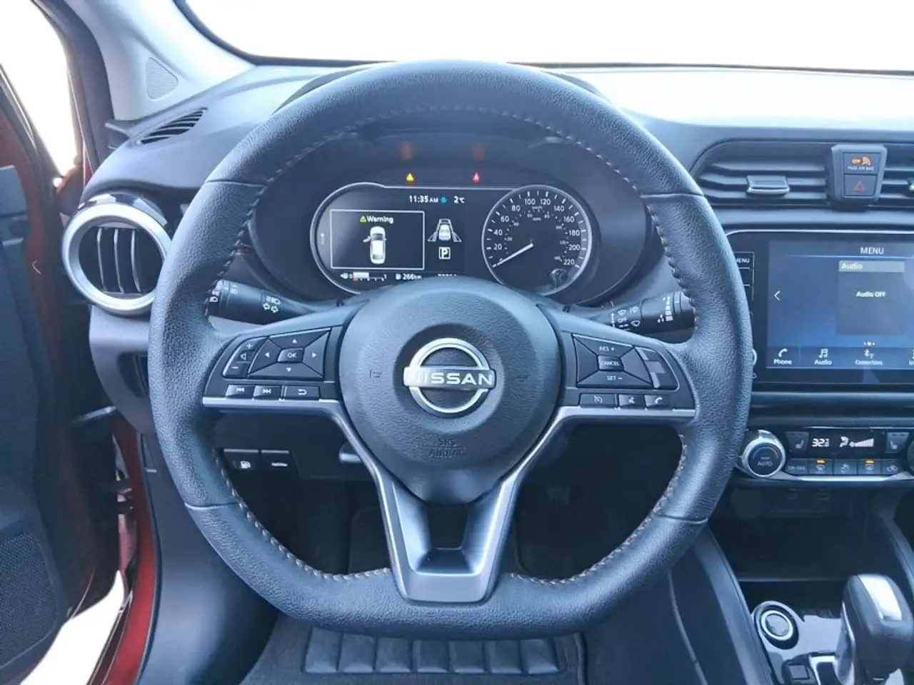 Nissan Versa снимка Nissan Versa