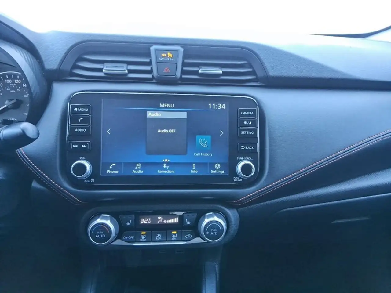 Nissan Versa снимка Nissan Versa