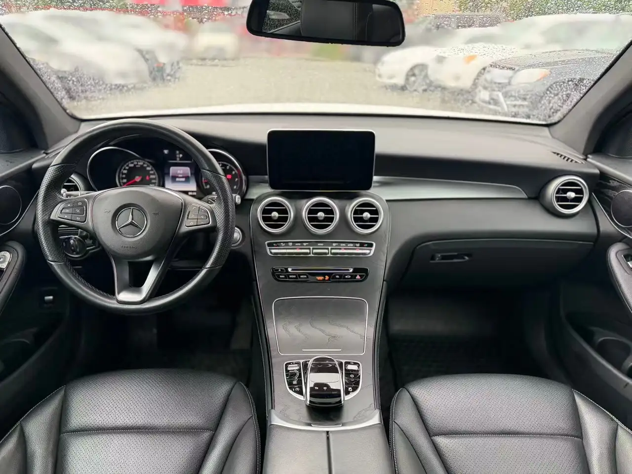 Mercedes-Benz GLC fotografie Mercedes-Benz GLC