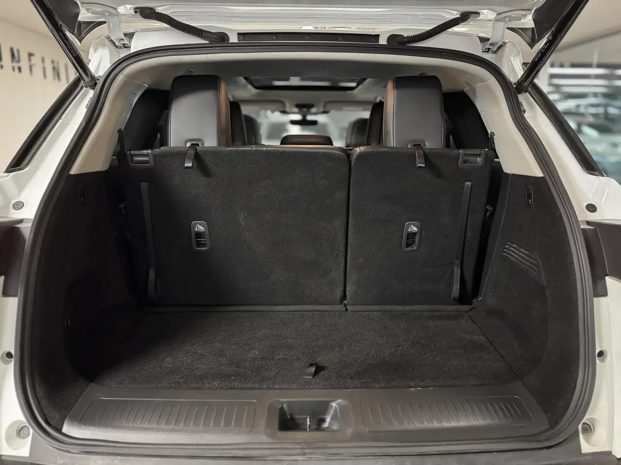 Infiniti QX60 снимка Infiniti QX60