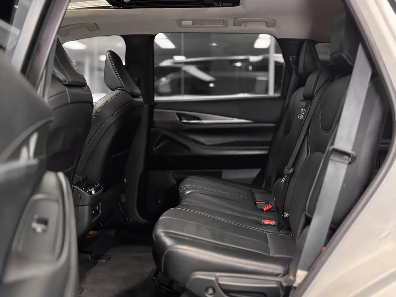 Infiniti QX60 снимка Infiniti QX60