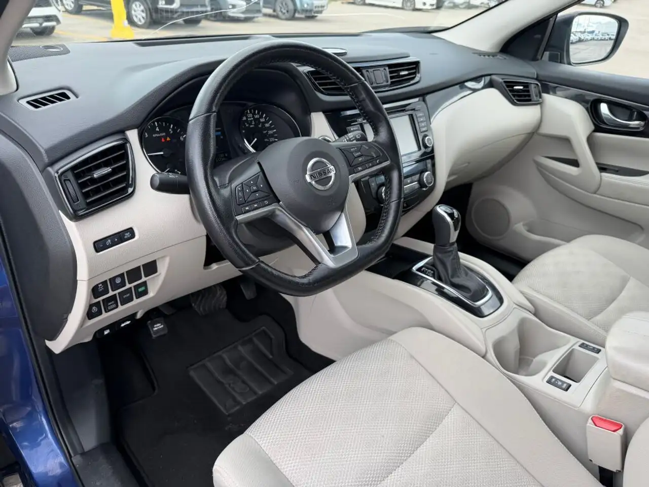 Nissan Qashqai снимка Nissan Qashqai
