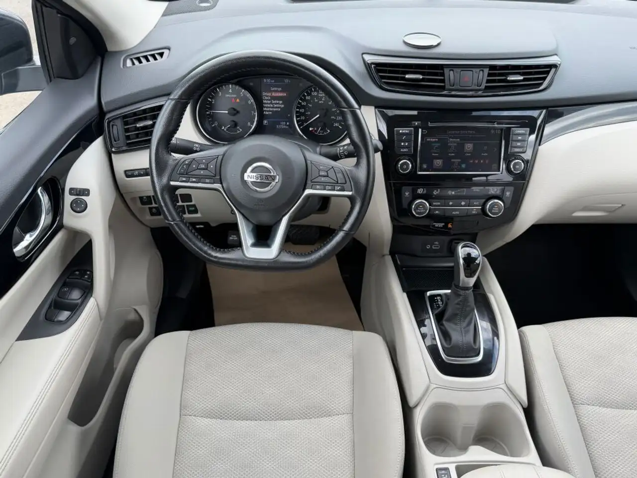 Nissan Qashqai снимка Nissan Qashqai