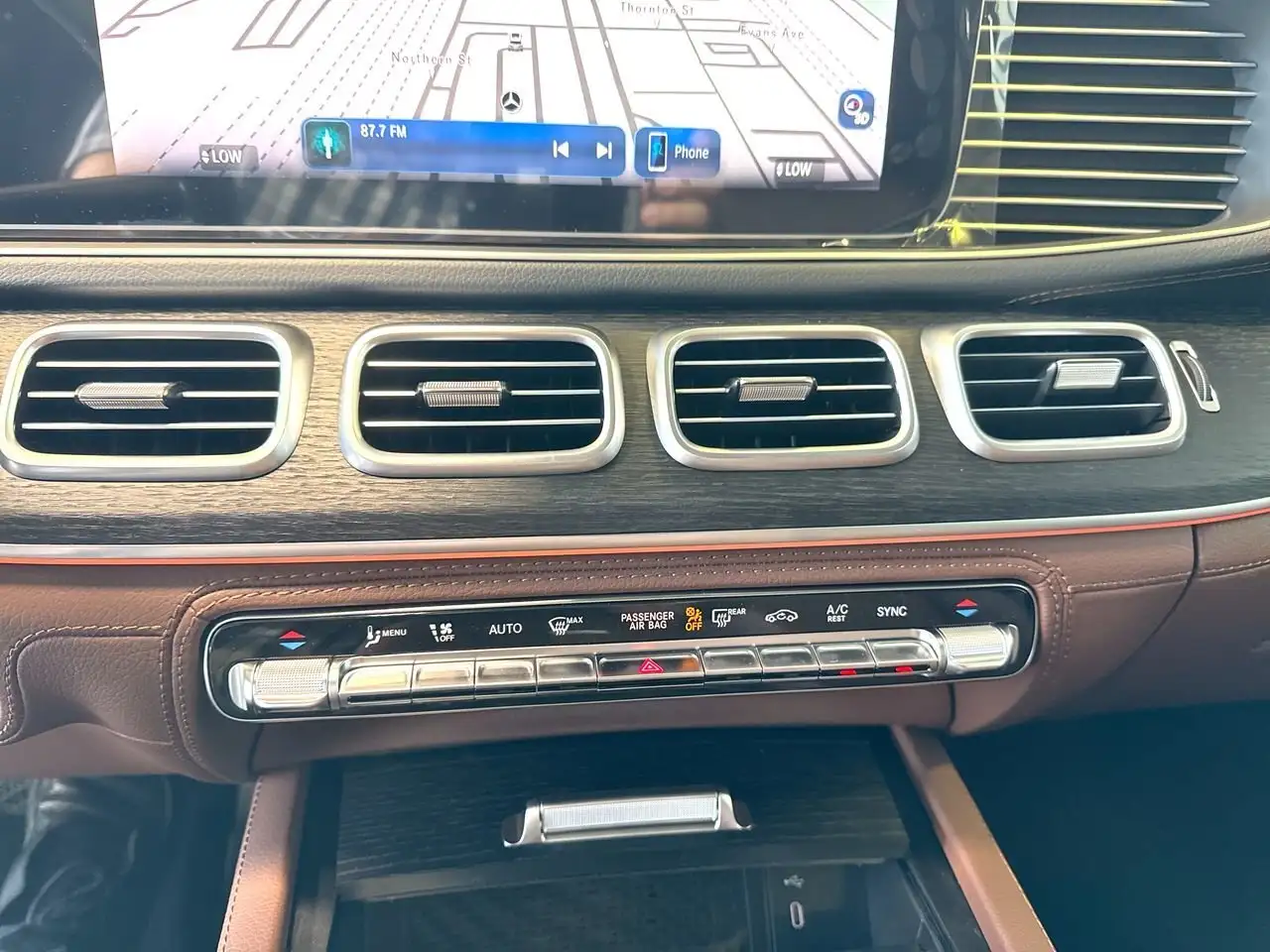 Mercedes-Benz GLE снимка Mercedes-Benz GLE