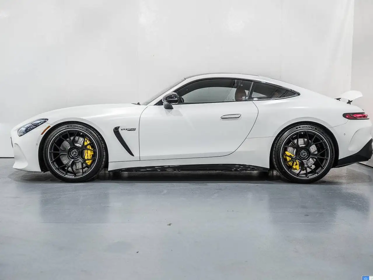 Mercedes-Benz AMG GT снимка Mercedes-Benz AMG GT
