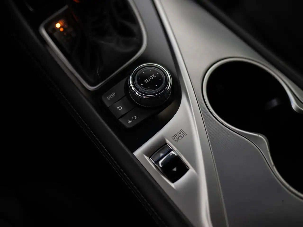 Infiniti Q60 fotografie Infiniti Q60