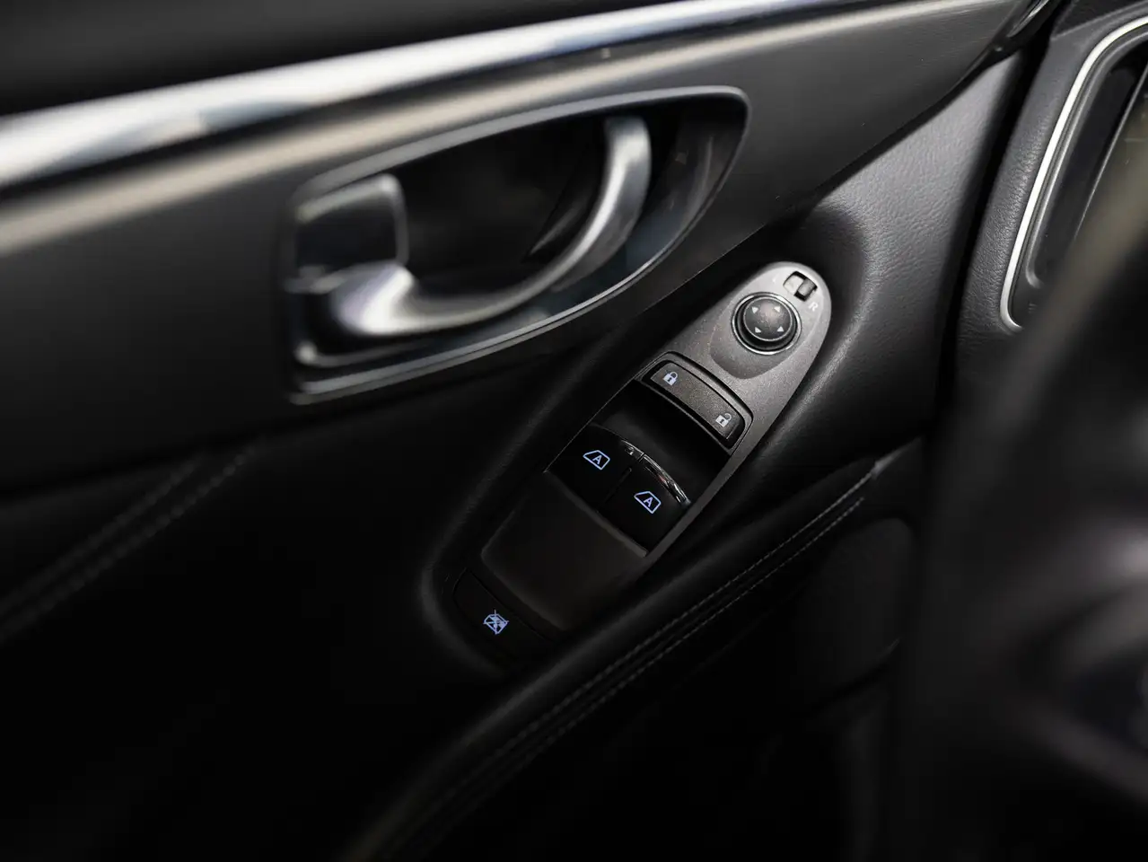 Infiniti Q60 fotografie Infiniti Q60