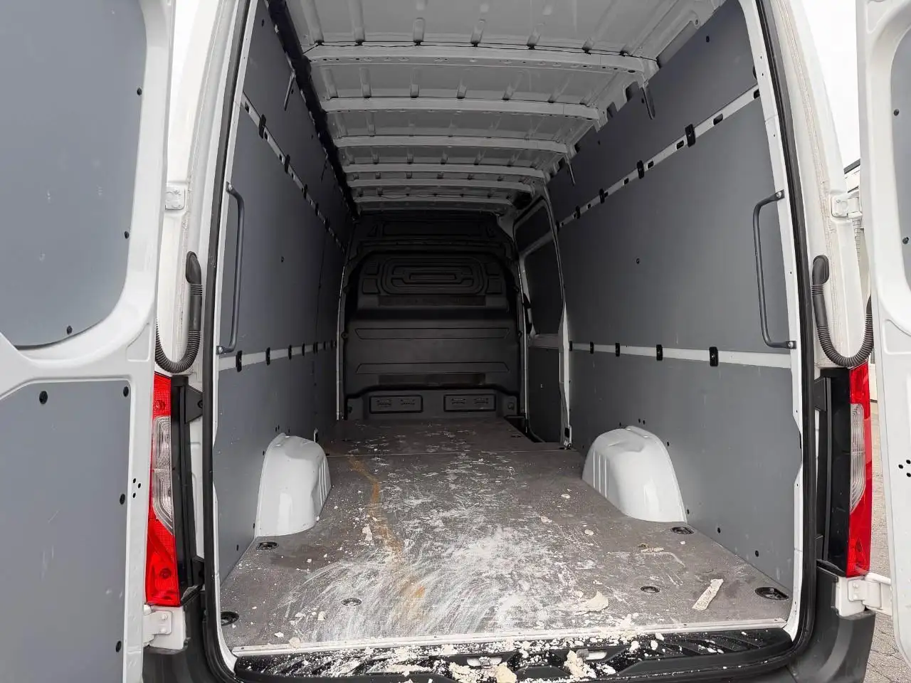 Mercedes-Benz Sprinter снимка Mercedes-Benz Sprinter