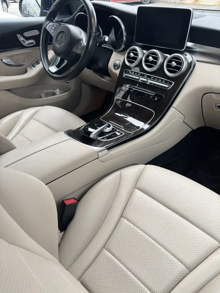 Mercedes-Benz GLC снимка Mercedes-Benz GLC