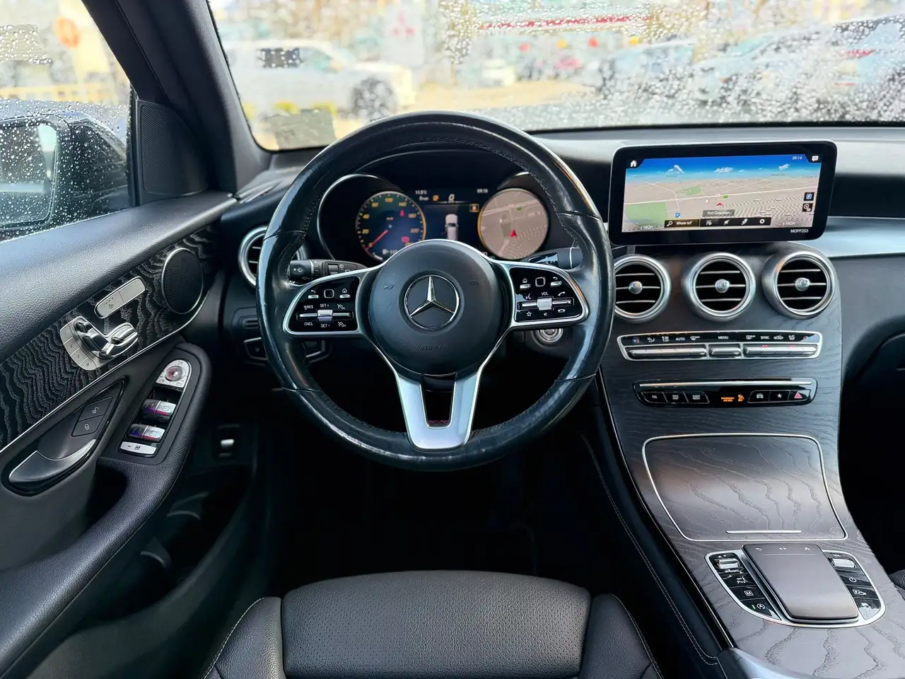 Mercedes-Benz GLC снимка Mercedes-Benz GLC